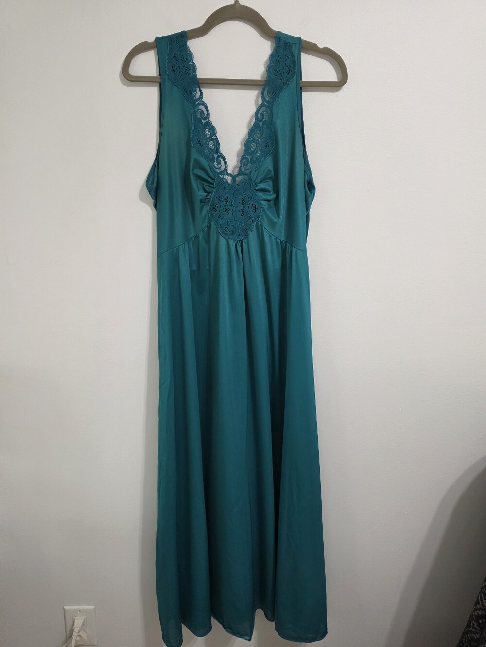 157. Vintage Turqoise Night Gown